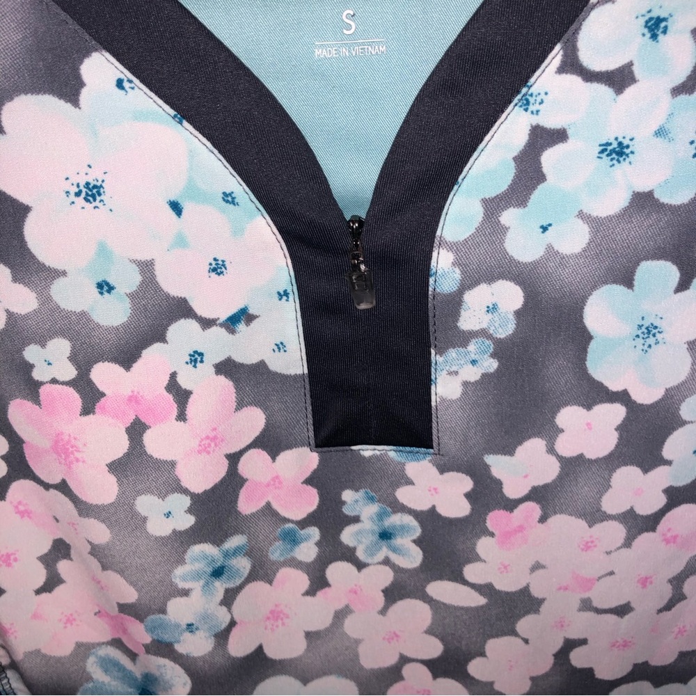 Healing Hands Purple Label Yoga Zip V neck blue floral short sleeve scrub top - Picture 4 of 12
